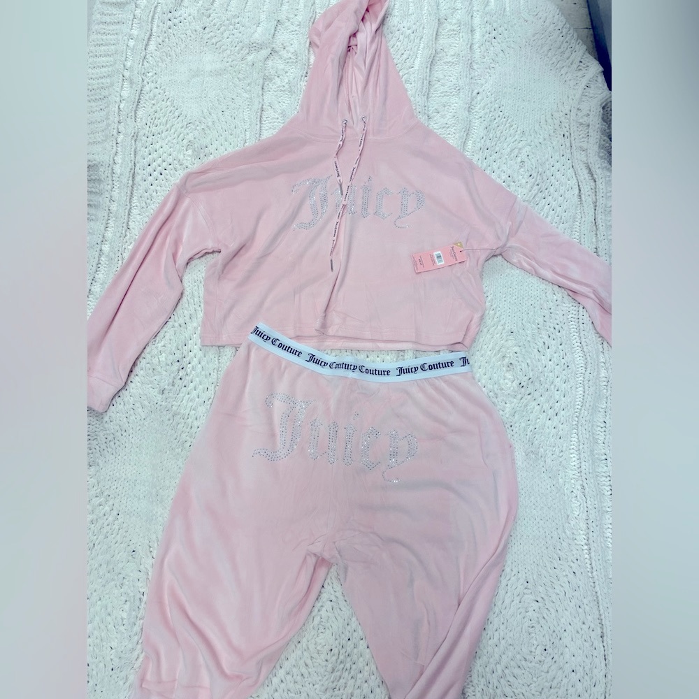 Juicy Couture track suit in pink. Soft velvet material
